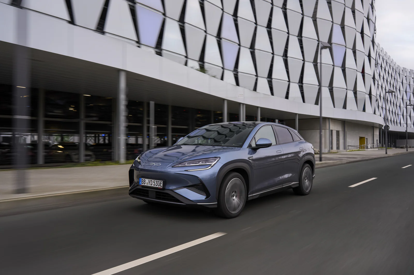 BYD BYD says its 1000km solid state battery starts production in 2027, with a catch, reviewed on CarTell.tv