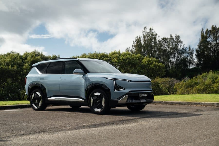 Buying Guide Hybrid vs electric in 2026: what actually suits you, without the jargon, reviewed on CarTell.tv