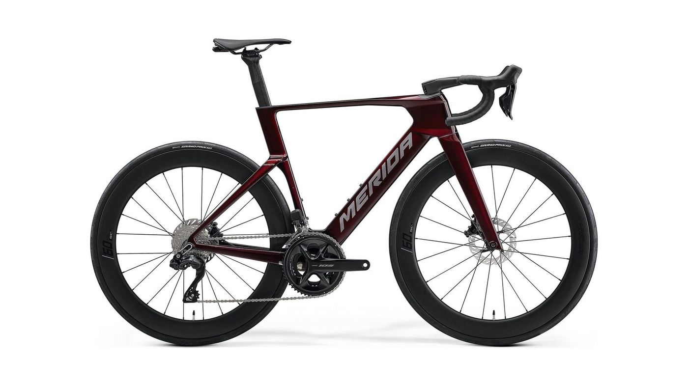 Merida Reacto 6000 aero road bike in red and grey